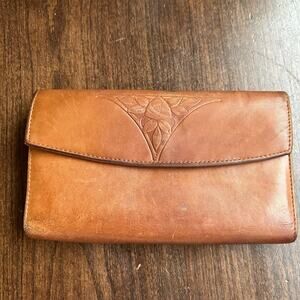 Vintage Rolfs cowhide leather wallet with an embossed rose design